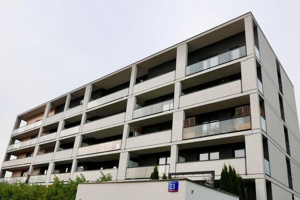 Apartment Branickiego 23 With Ac-close To Medicover And Paley Warsaw